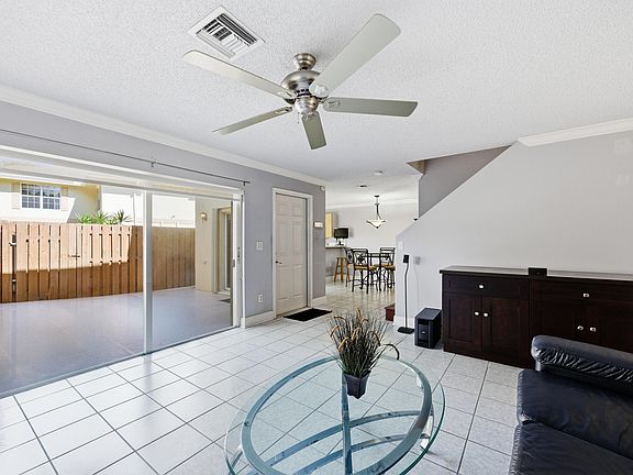 4th image of 2924 SW 22nd Circle #17c