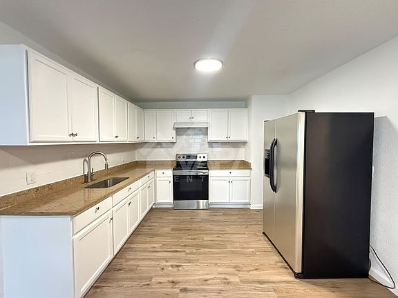 5th image of 307 Castle Ct