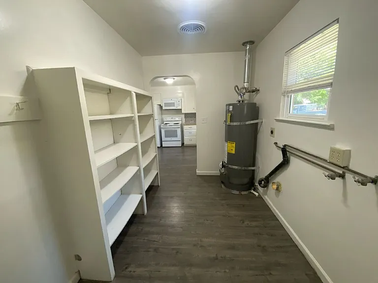 563 W Center St — Photo 18
