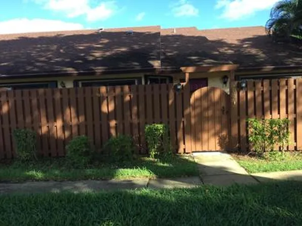 264 Springdale Cir, Palm Springs, FL 33461