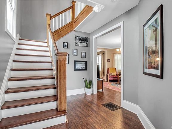 5th image of 203 Parkdale Ave