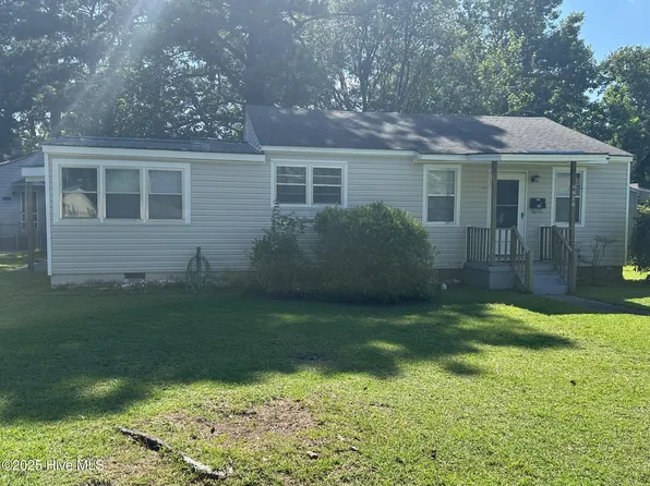 2203 High School Drive, New Bern, NC 28560