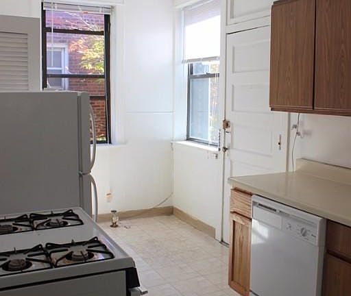 4th image of 719 W Barry Ave #725A1