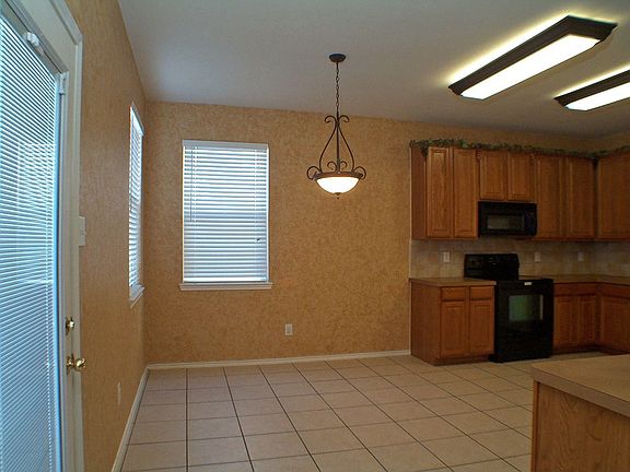 3rd image of 6113 Photinia Ave