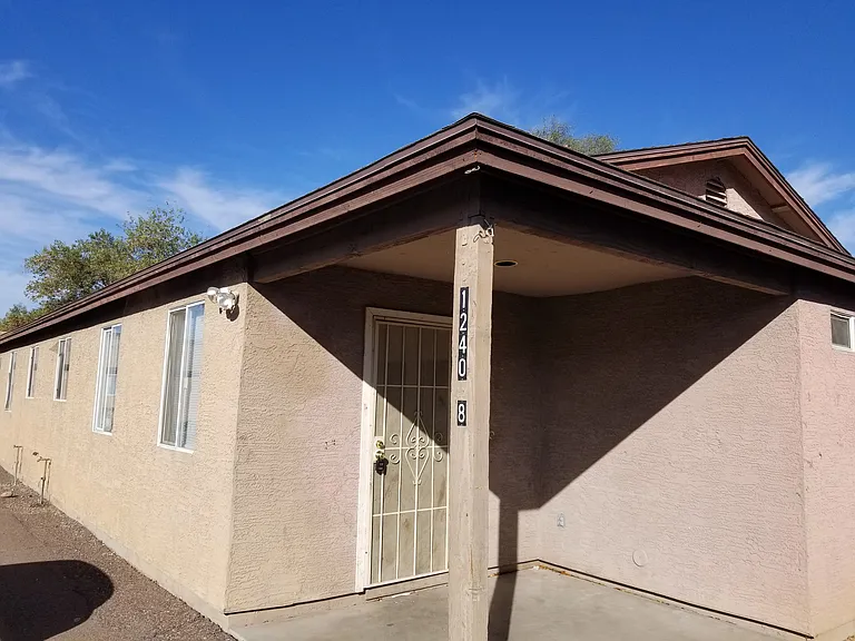 1240 E Mountain View Rd — Photo 13