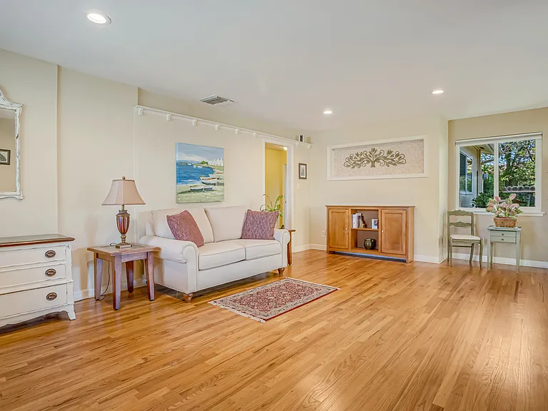 2545 Dewitt Ave — Photo 7
