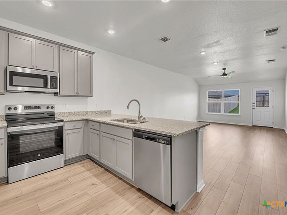 5th image of 6105 Twistleaf Ln