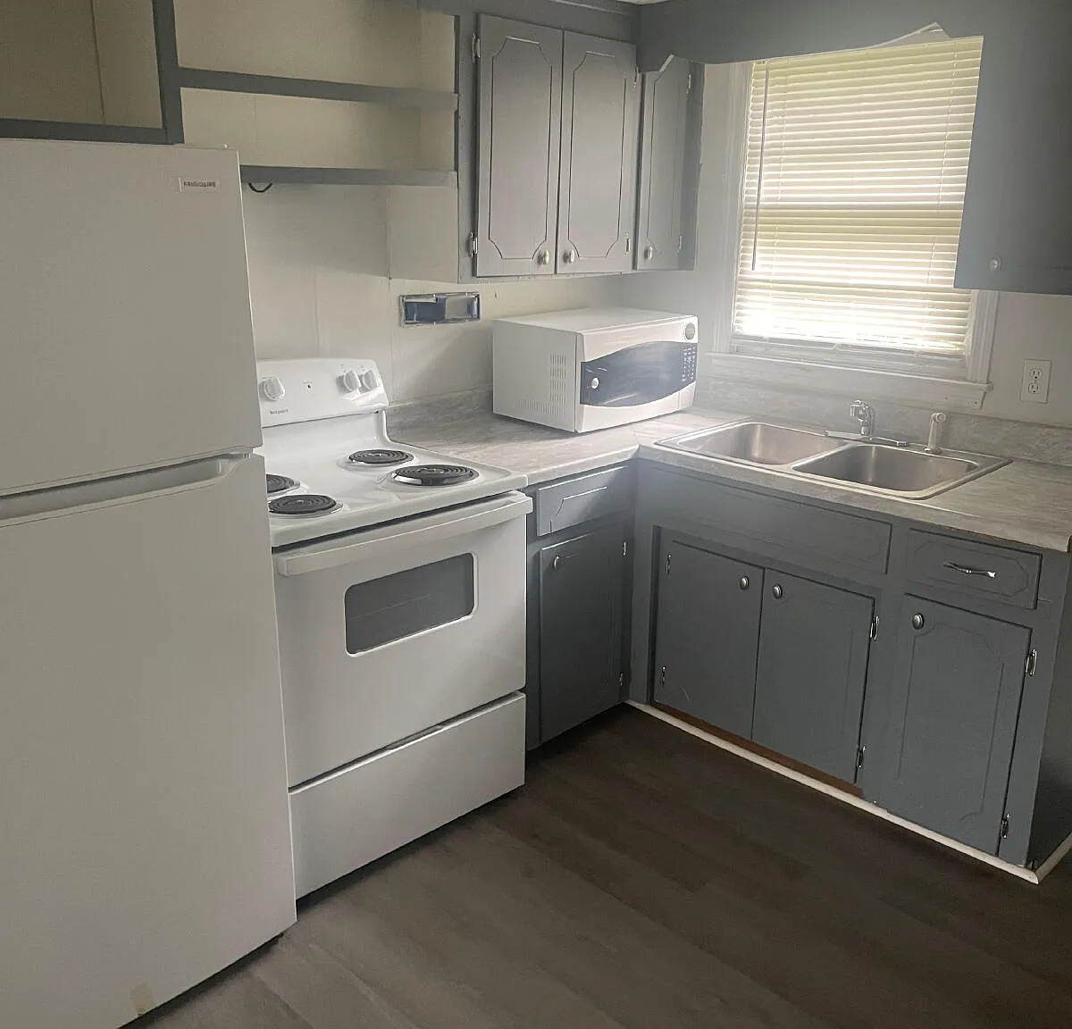 2 bed, 1.0 bath, $830 — Photo 3