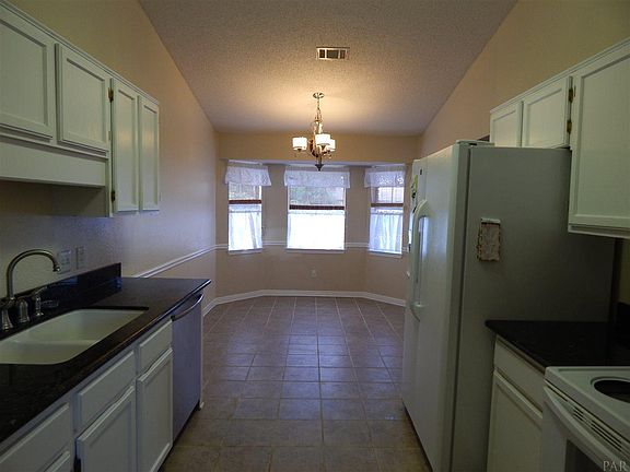 4th image of 10030 Centre St