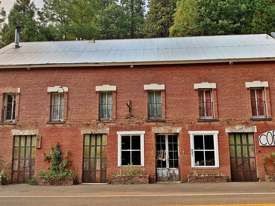 1st image of 231 Main St