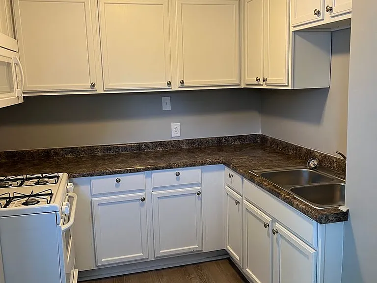 2925 Bellevue Ave — Photo 2