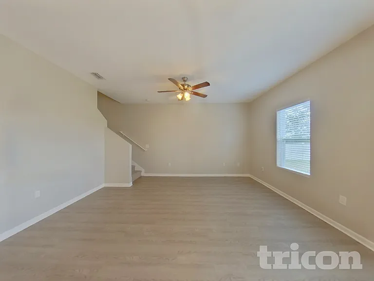 15619 Merlin Ave — Photo 2