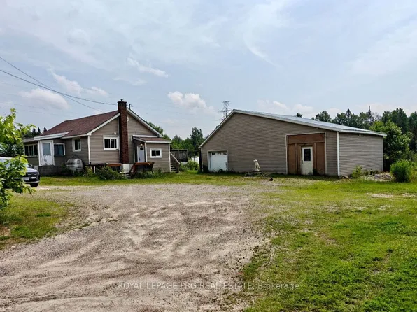 1521 Four Mile Lake Rd, North Bay, ON P1B 8G2