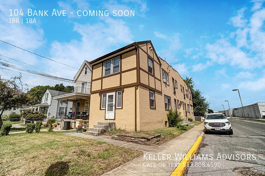 104 Bank Ave — Photo 2