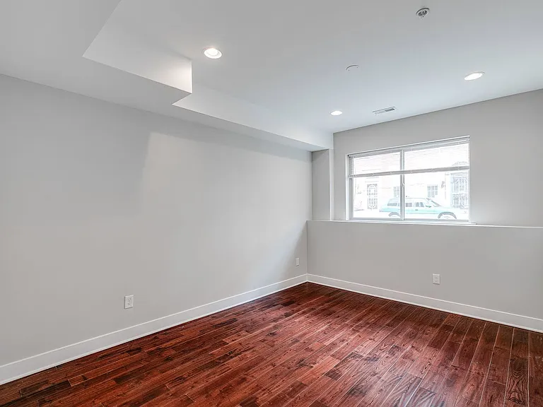 604 W Thompson St #A — Photo 17