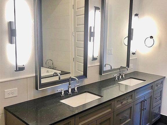 4th image of 2325 N Akard St #3104