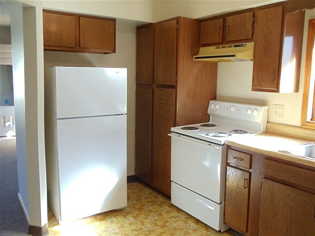 1st image of 109 N 2nd Ave