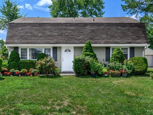 16 W Francis St, Iselin, NJ 08830