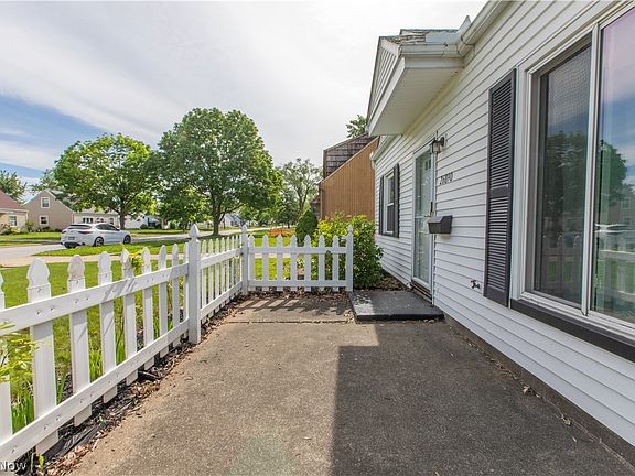 2nd image of 26890 Drakefield Ave