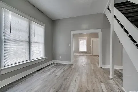 1135 N Ash St — Photo 4