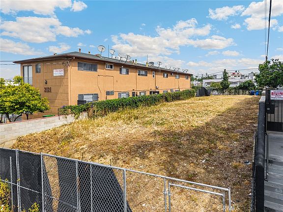 2nd image of 2113 W Court St #31