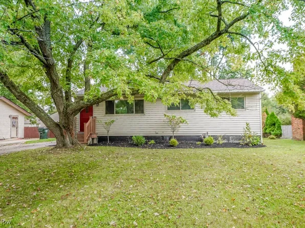 5653 Vickie Ln, Bedford Heights, OH 44146