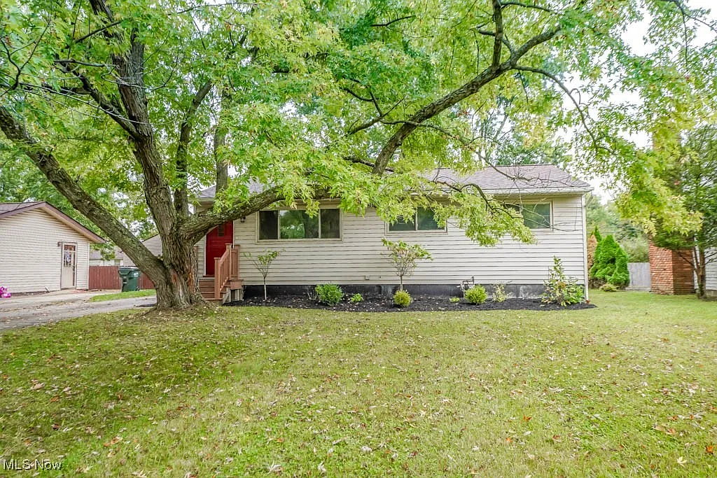 5653 Vickie Ln photo 1