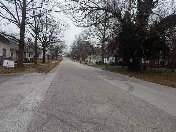 Exterior Neighborhood (street photo)