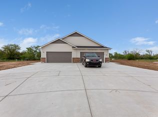 442 Trails Head Ct, Goddard, KS 67052