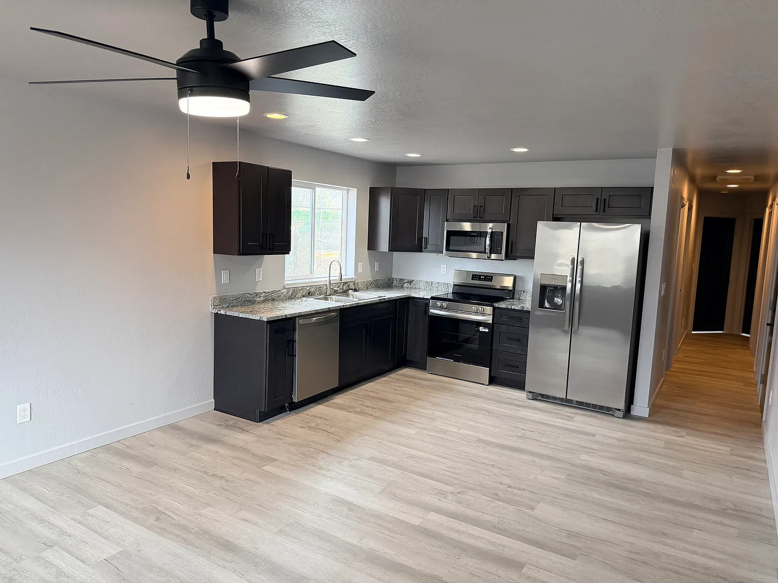 3 bed, 1100 sqft, $1,725 — Photo 2