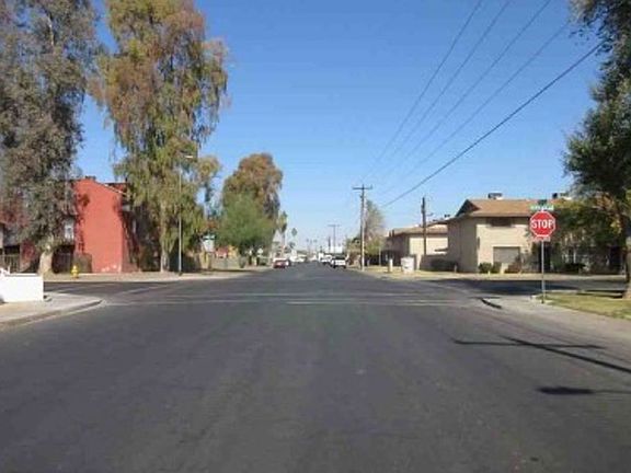 Exterior Neighborhood (street photo)