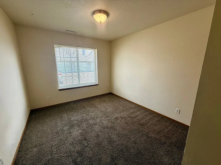 221 Crystal St — Photo 48