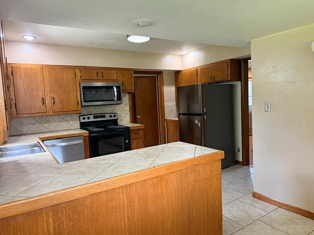 1932 S Glencrest Ave — Photo 3