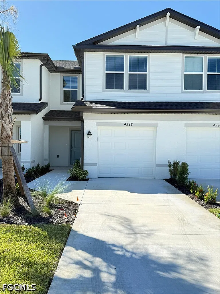 3 bed, 2.5 bath, 1347 sqft, $1,750 — Photo 3