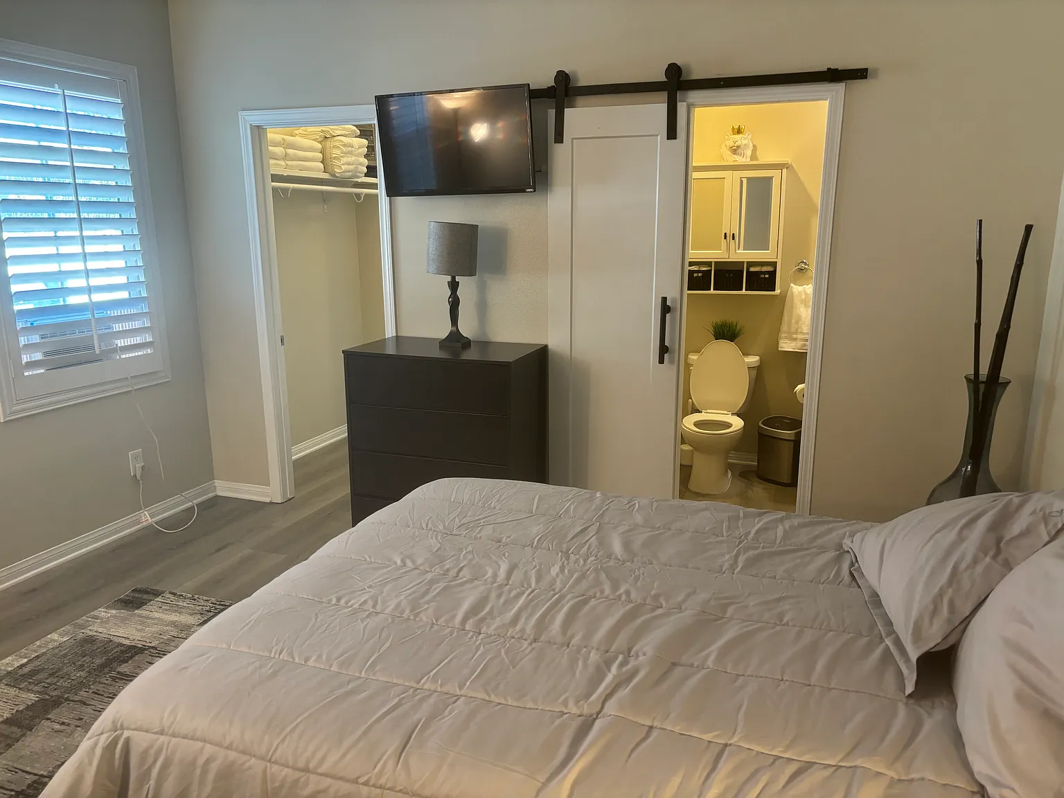 Studio, 500 sqft, $1,890 — Photo 4