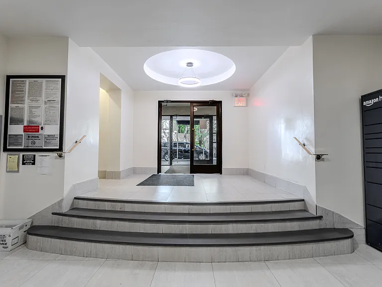 246 E 46th St #5H — Photo 12