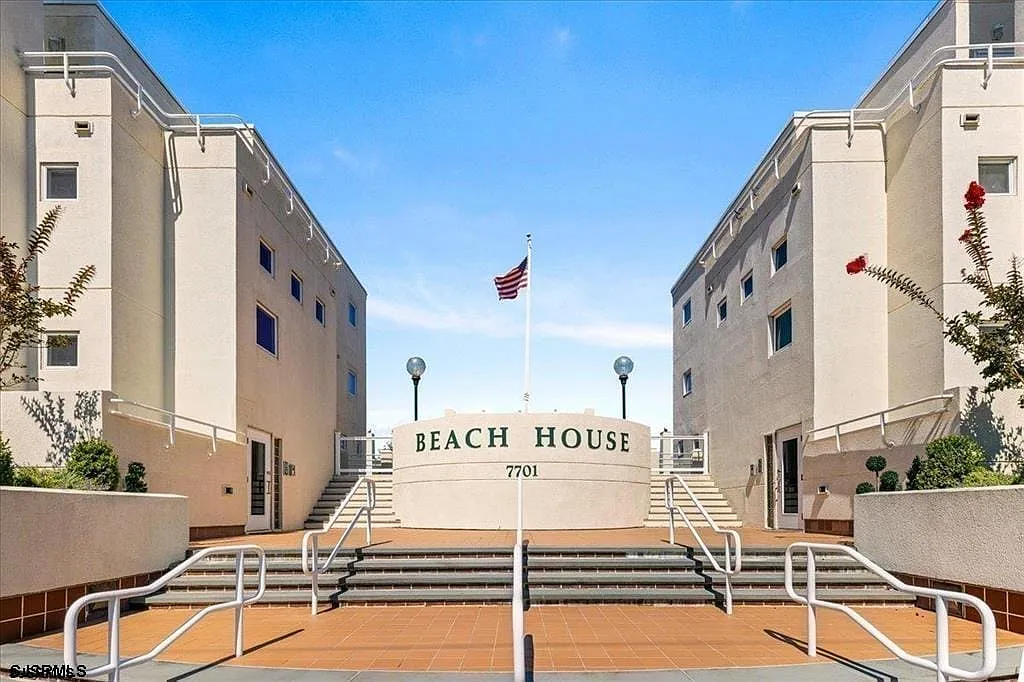 Building Photo - 7701 Atlantic Ave #15