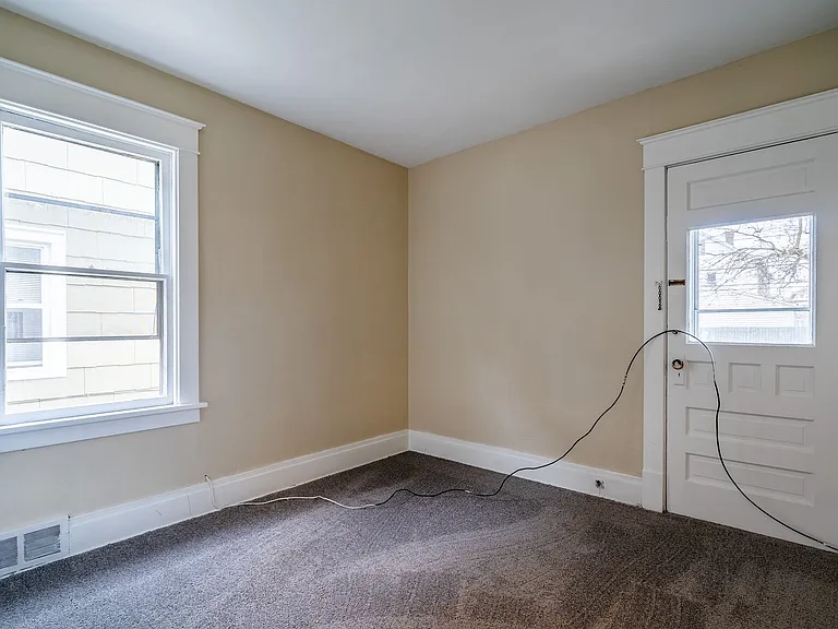 223 Virgil Ave — Photo 7