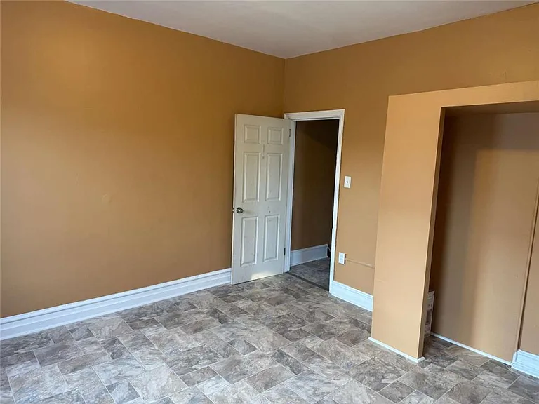 917 Center St — Photo 13