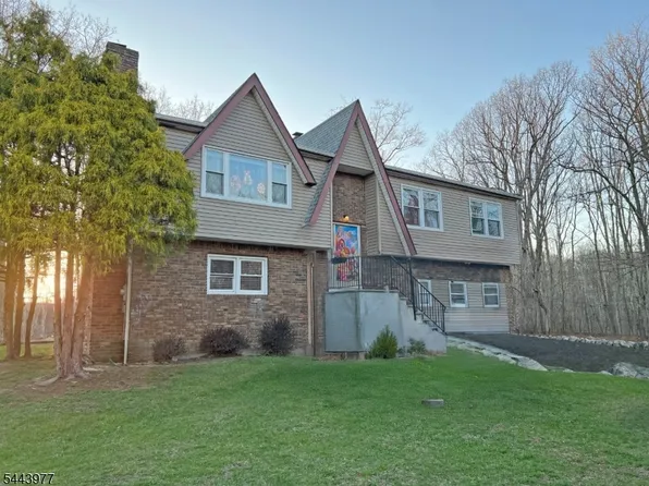 29 Billings Rd, Hopatcong Boro, NJ 07843