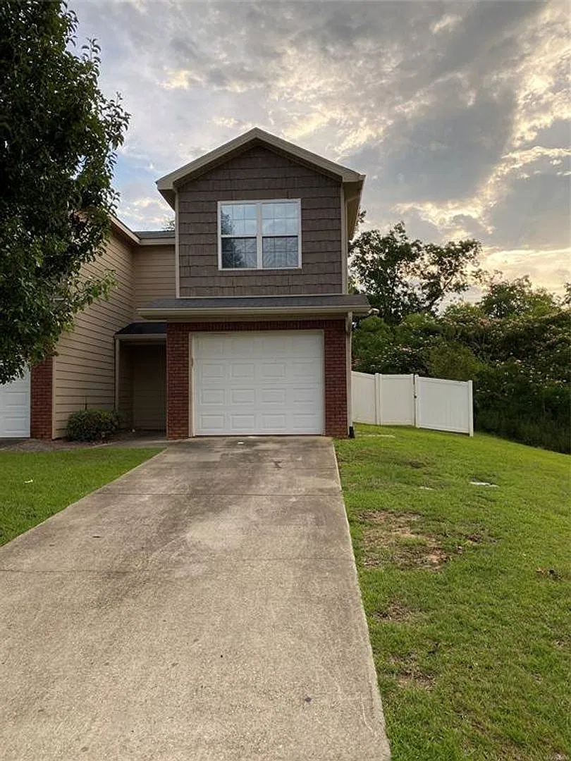 121 Cody Drive - HW/Contact owner — Photo 1