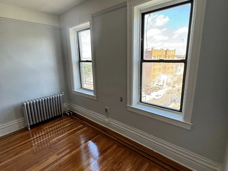 Sevilla Grande - Renovated Units at Journal Square Path — Photo 33