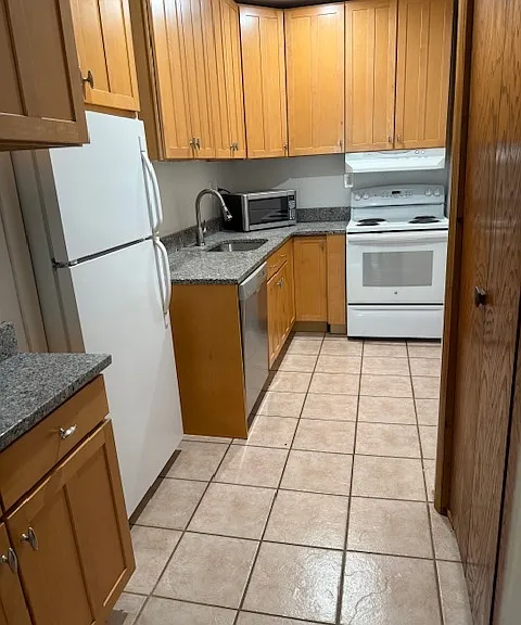 5224 Rim Rock Ln #B — Photo 7
