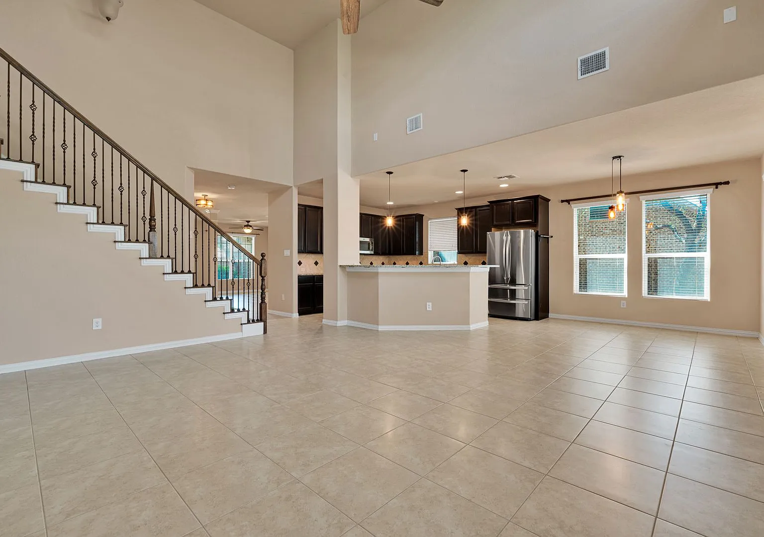 Charming 4-Bedroom Home with Media Room in Alamo Ranch Gated Community, Amenities, and Prime Loca... — Photo 4