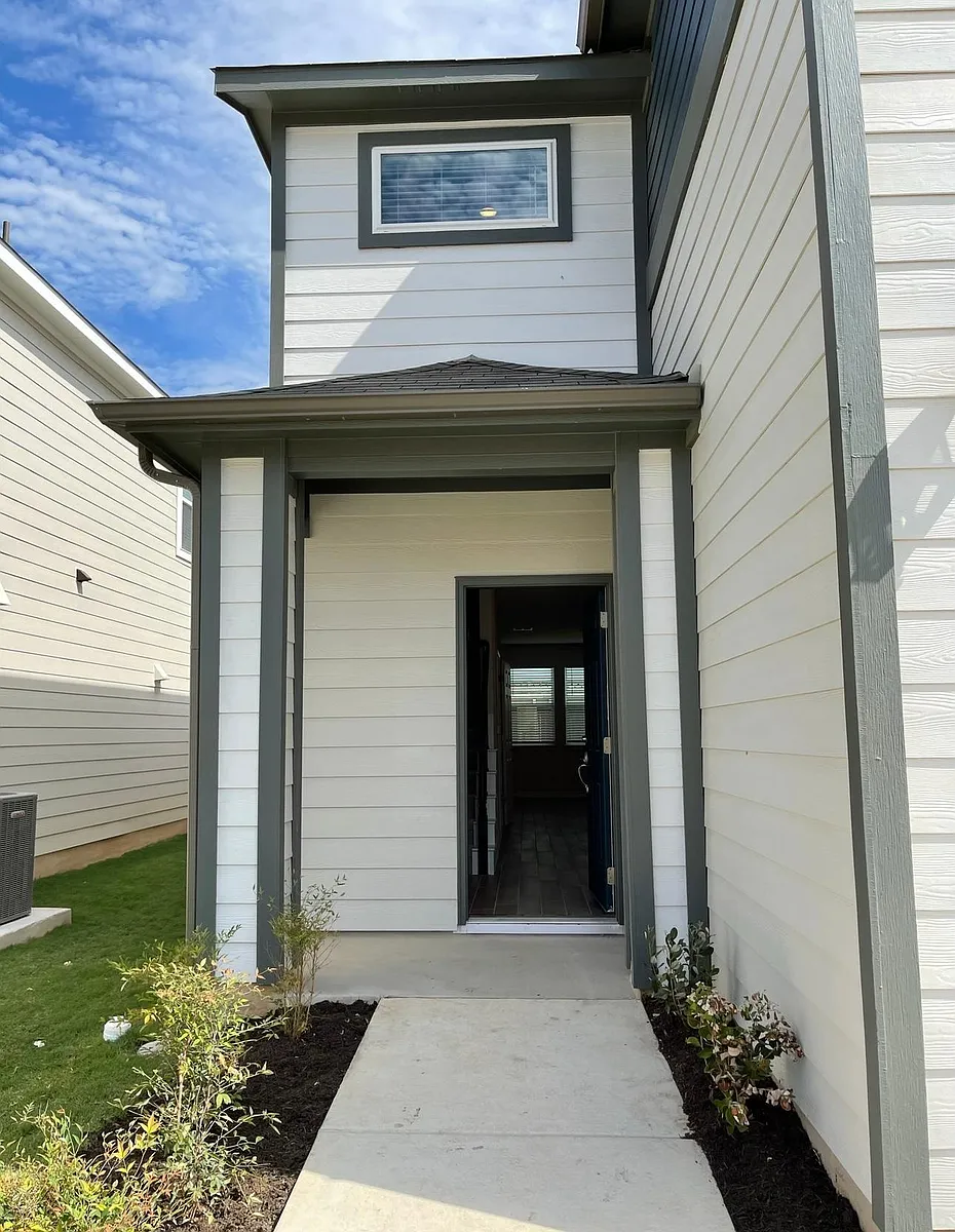 Building Photo - 3002 Sudha Dr