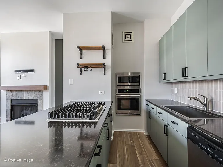 130 S Canal St #820 — Photo 11