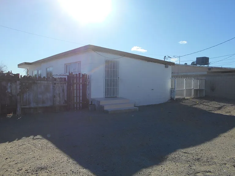 2137 E Saint Louis Ave — Photo 14