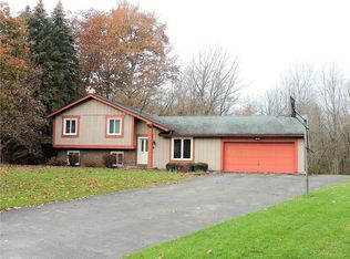 66 Red Leaf Dr, Rochester, NY 14624