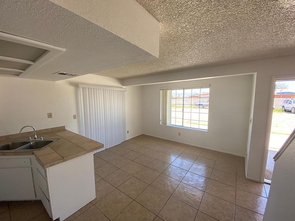 1st image of 424 Anna Cir #2