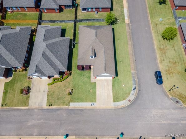 141 Brittany Dr S, Elmore, AL 36025